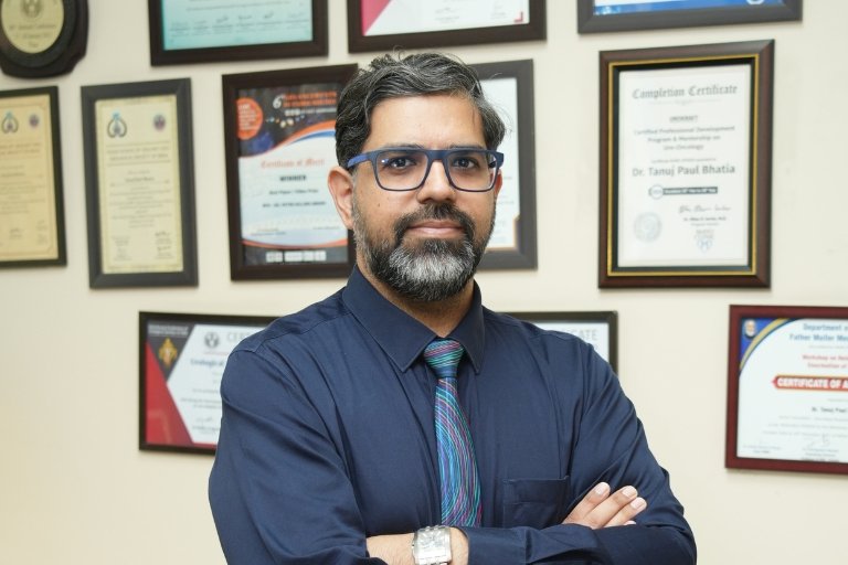 DR.TANUJ PAUL BHATIA